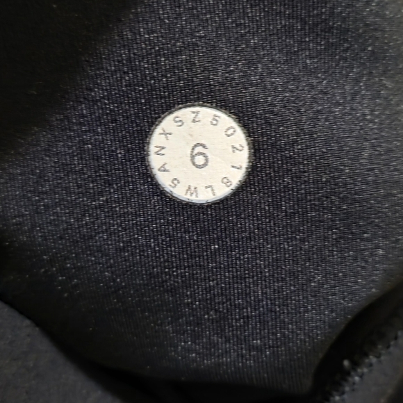 Lululemon Women's 6 Black In Movement High-Waisted Everlux Leggings - Picture 10 of 13